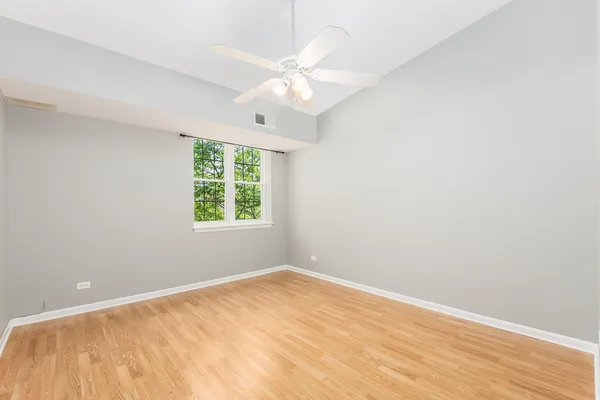 $1,800 | 798 North Gary Avenue, Unit 210, Carol Stream, IL 60188