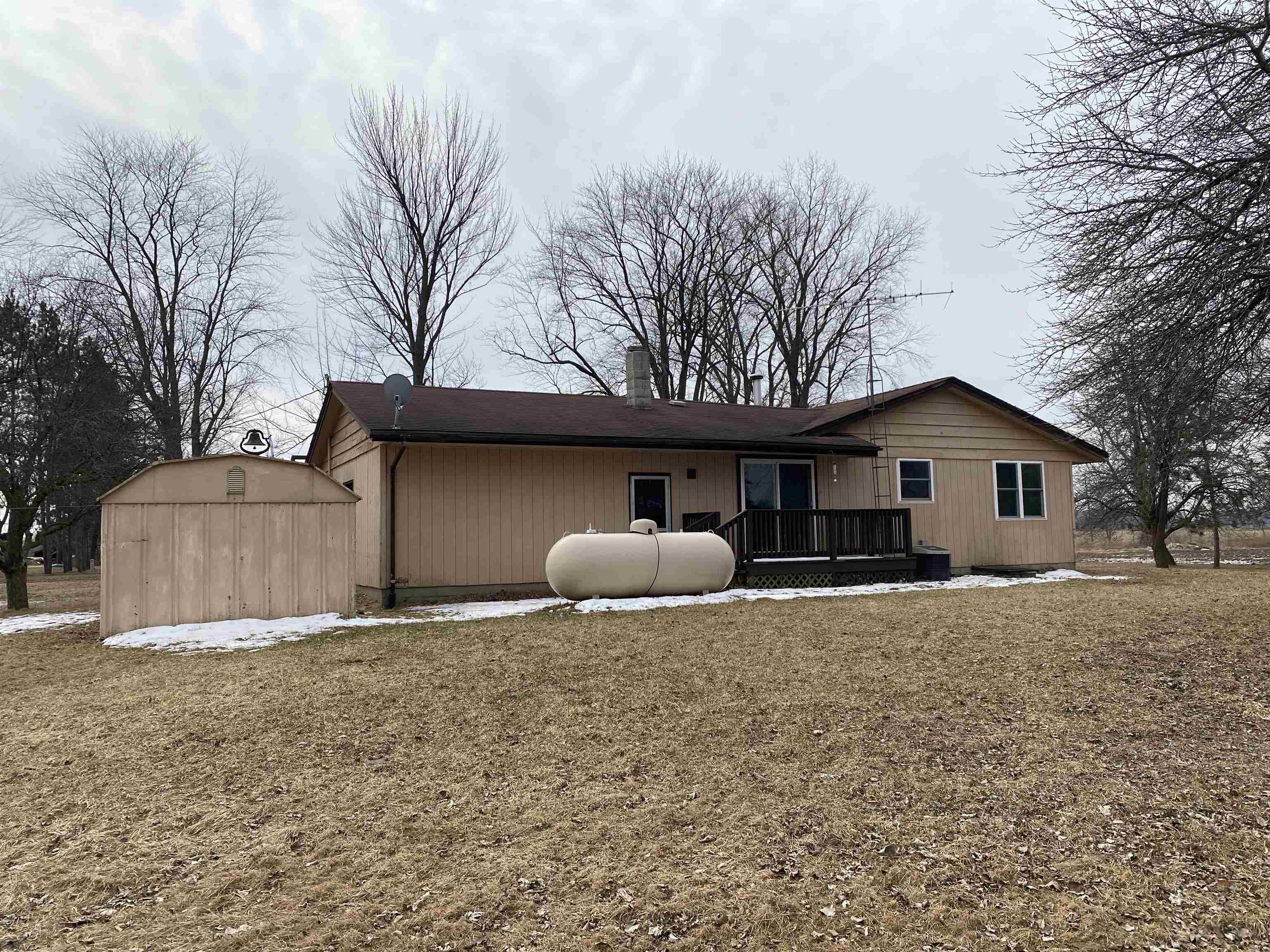 10501 East Millbrook Road Shepherd, MI 48883 - Photo 6 of 31 1897563-5.JPG