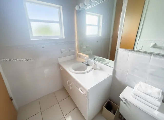 $5,400 | 9008 Collins Avenue, Unit 402, Surfside, FL 33154