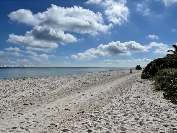 $4,900 | 9008 Collins Avenue, Unit 402, Surfside, FL 33154