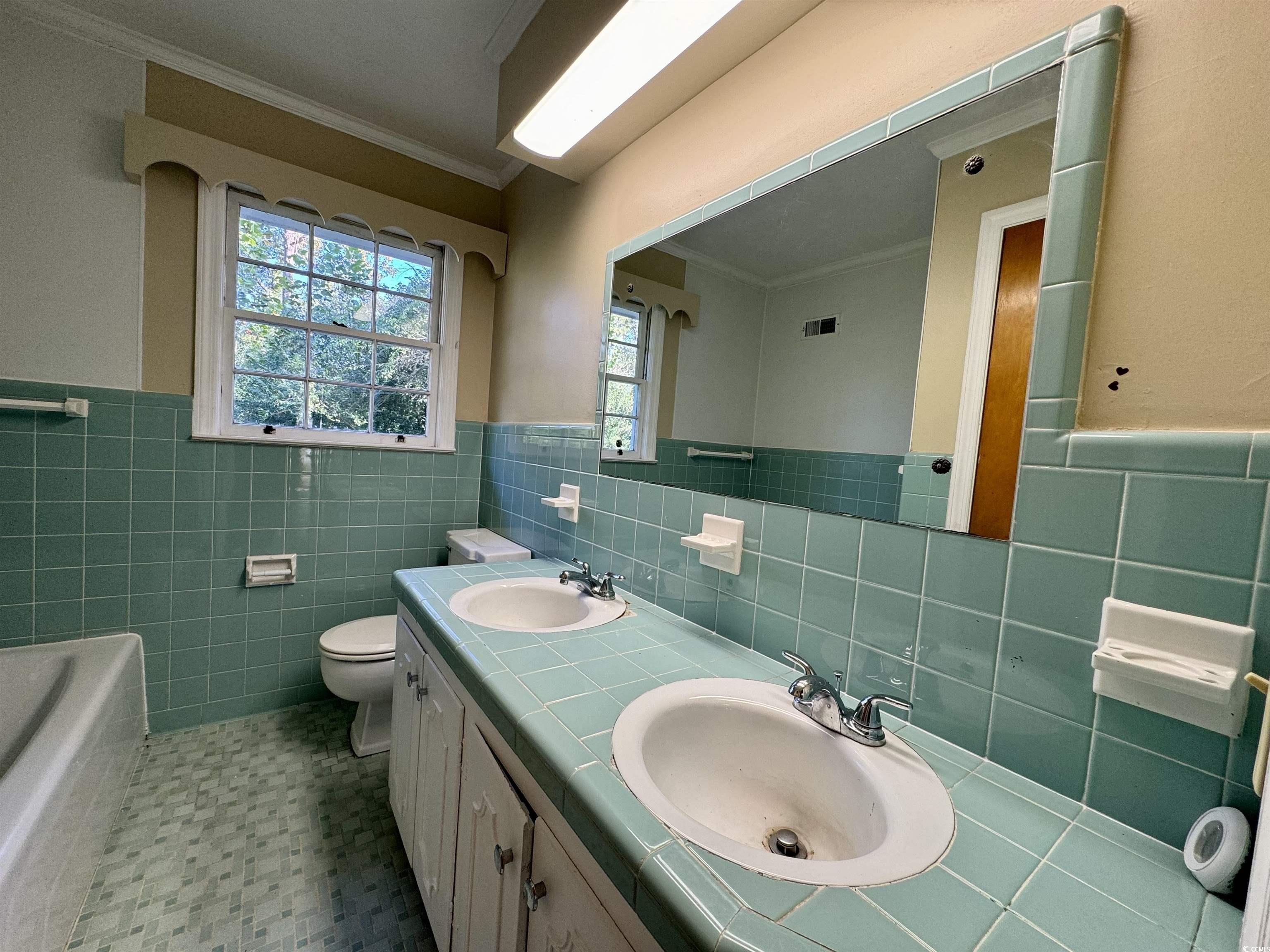 409 North Main Street Hemingway, SC 29554 - Photo 12 of 27 Bathroom with toilet, ornamental molding, tile wal