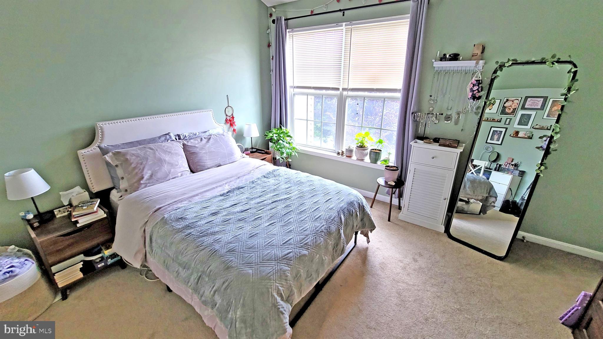 732 Howards Loop Annapolis, MD 21401 - Photo 13 of 26 Owners suite has vaulted ceilings