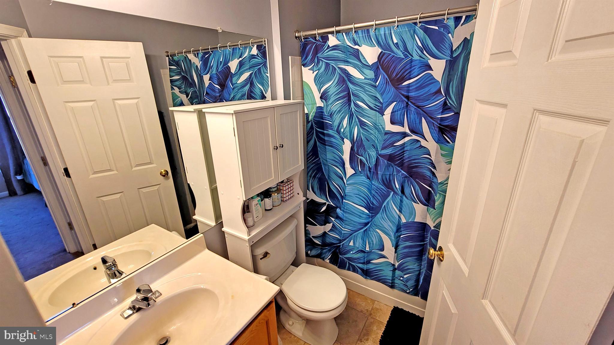 732 Howards Loop Annapolis, MD 21401 - Photo 17 of 26 Hall bath on upper level