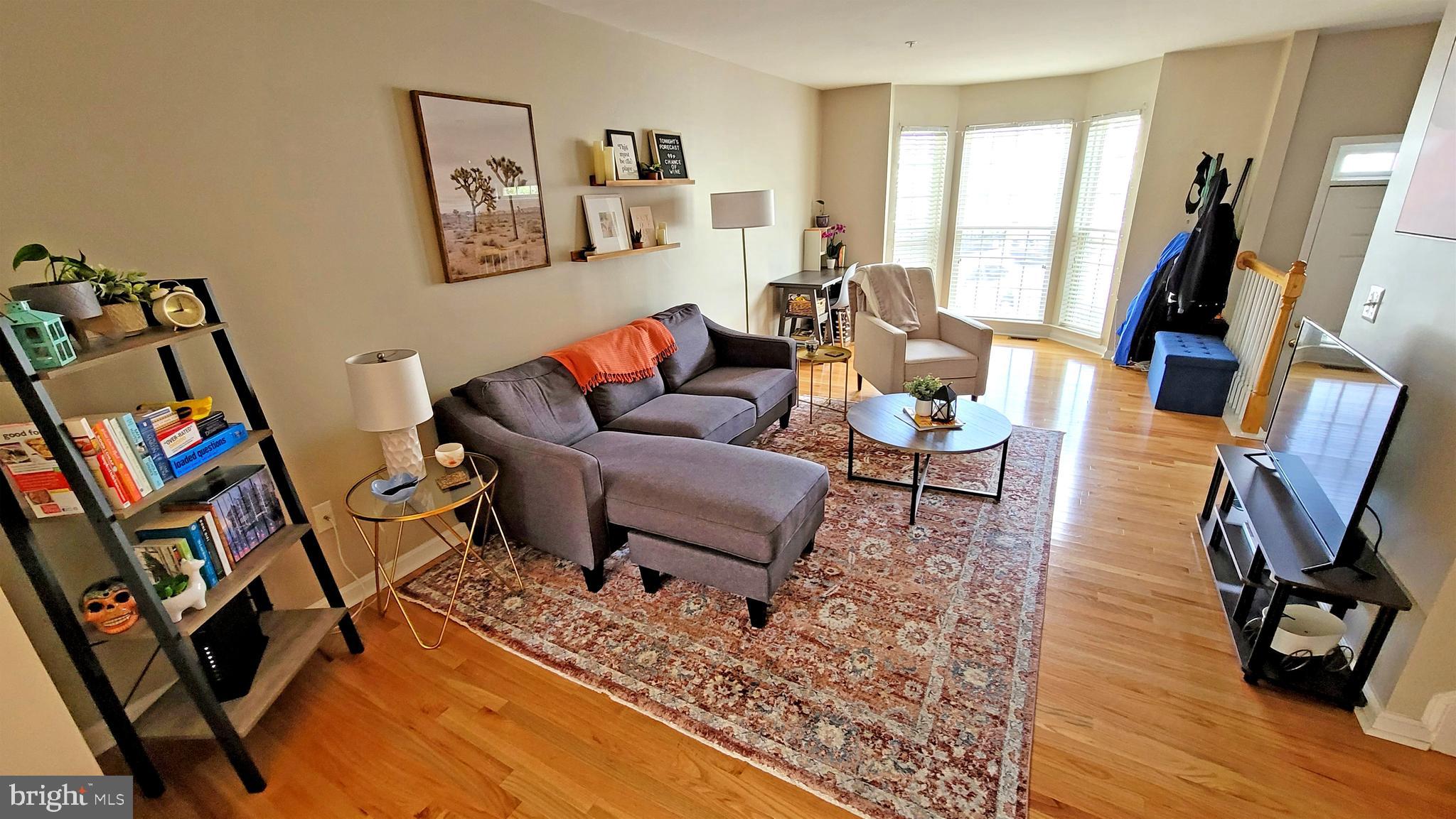 732 Howards Loop Annapolis, MD 21401 - Photo 2 of 26 Huge living room