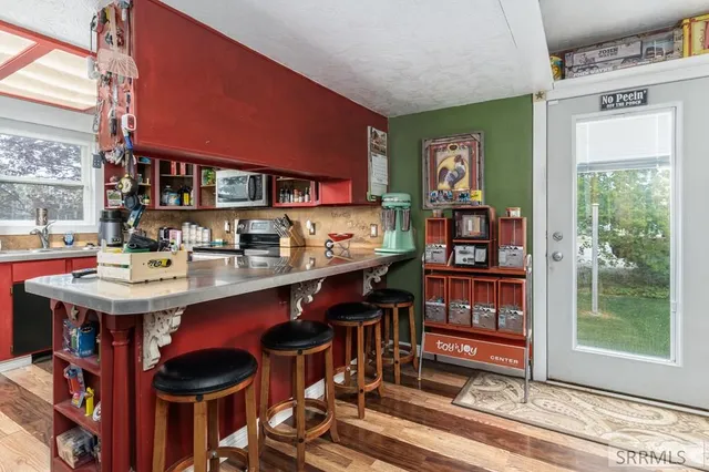 $750,000 | 750 West 200 Road North, Blackfoot, ID 83221