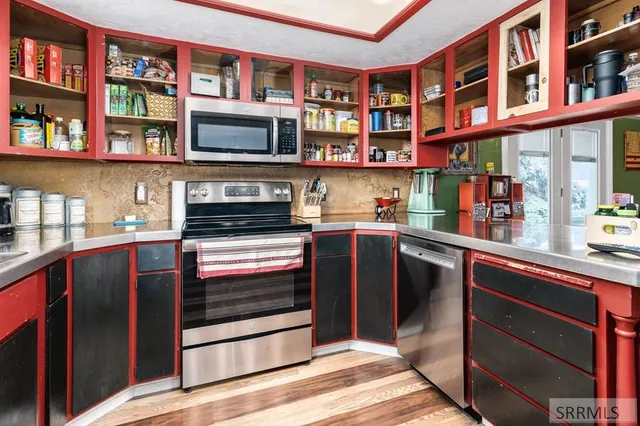 $750,000 | 750 West 200 Road North, Blackfoot, ID 83221