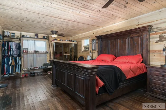 $750,000 | 750 West 200 Road North, Blackfoot, ID 83221