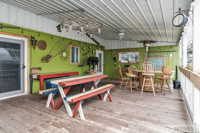 $750,000 | 750 West 200 Road North, Blackfoot, ID 83221