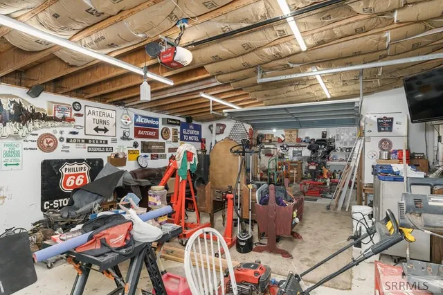 $750,000 | 750 West 200 Road North, Blackfoot, ID 83221