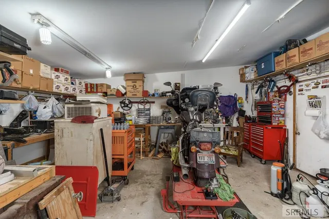 $750,000 | 750 West 200 Road North, Blackfoot, ID 83221