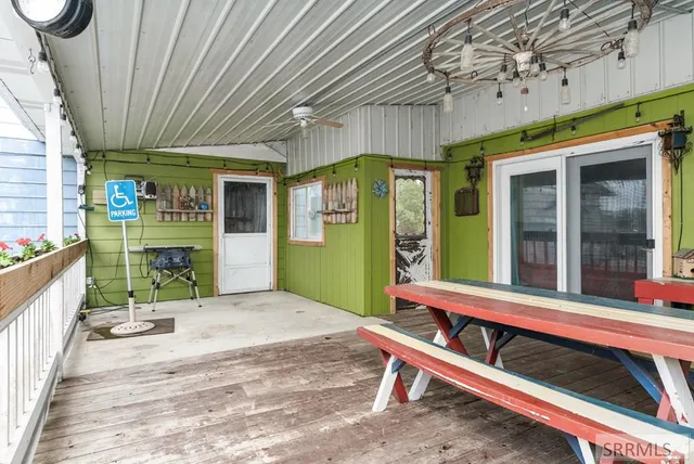 $750,000 | 750 West 200 Road North, Blackfoot, ID 83221