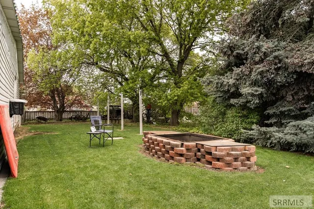 $750,000 | 750 West 200 Road North, Blackfoot, ID 83221