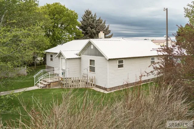 $750,000 | 750 West 200 Road North, Blackfoot, ID 83221