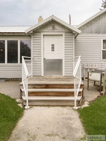 $750,000 | 750 West 200 Road North, Blackfoot, ID 83221