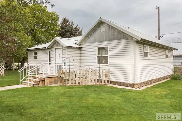 $750,000 | 750 West 200 Road North, Blackfoot, ID 83221