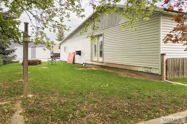 $750,000 | 750 West 200 Road North, Blackfoot, ID 83221