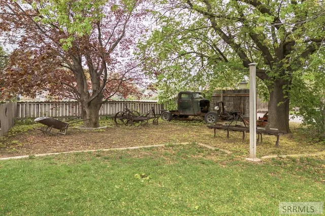 $750,000 | 750 West 200 Road North, Blackfoot, ID 83221