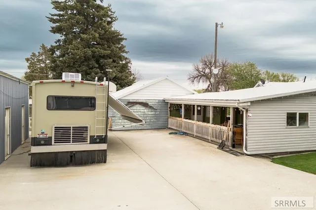 $750,000 | 750 West 200 Road North, Blackfoot, ID 83221