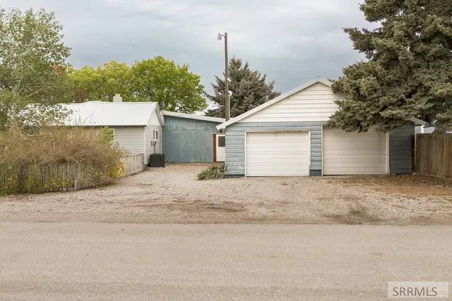 $750,000 | 750 West 200 Road North, Blackfoot, ID 83221