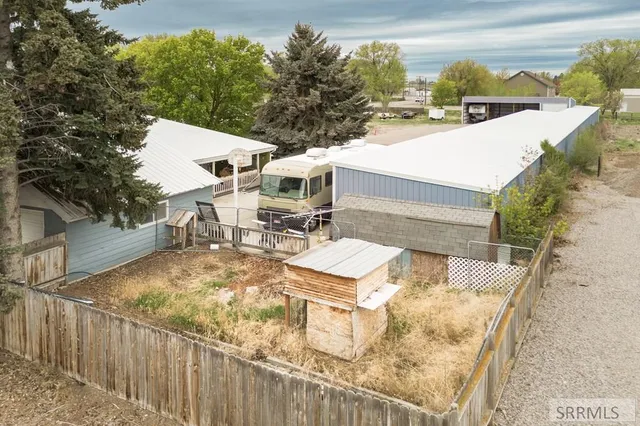 $750,000 | 750 West 200 Road North, Blackfoot, ID 83221