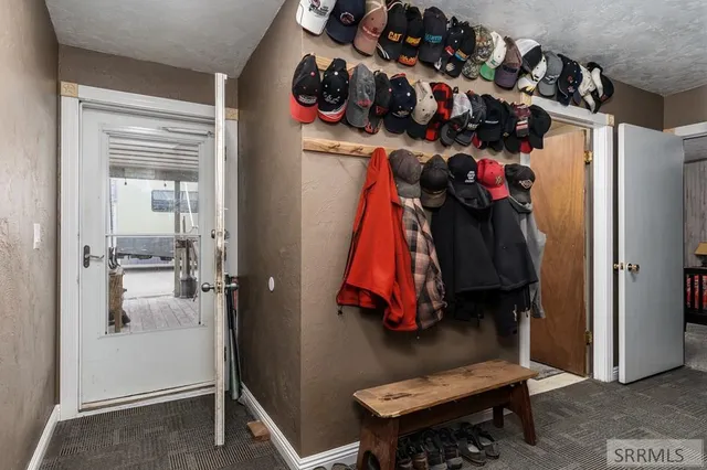 $750,000 | 750 West 200 Road North, Blackfoot, ID 83221