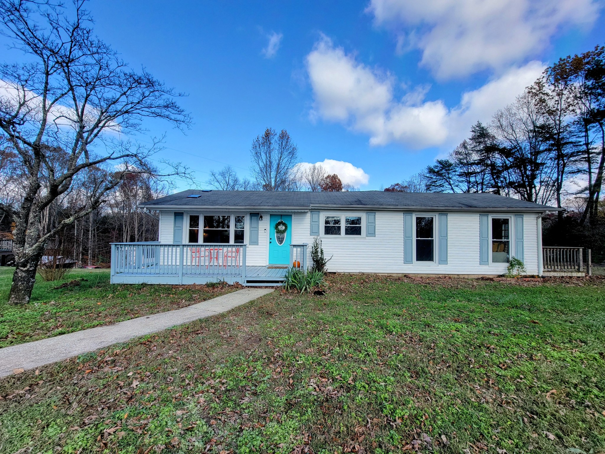 185 B Y Brown Road Charlotte, TN 37036 - Photo 2 of 52 a front view of a house with garden