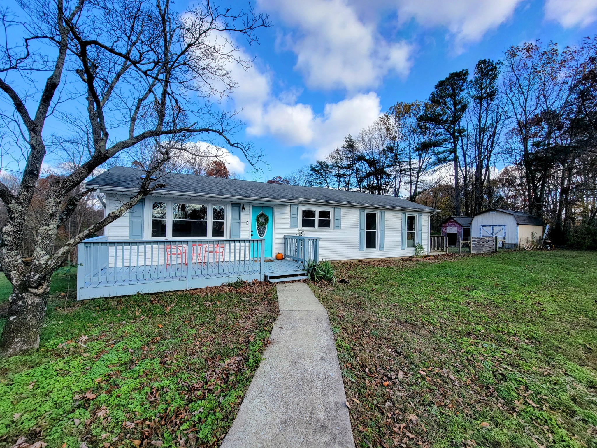 185 B Y Brown Road Charlotte, TN 37036 - Photo 3 of 52 front view of a house with a yard