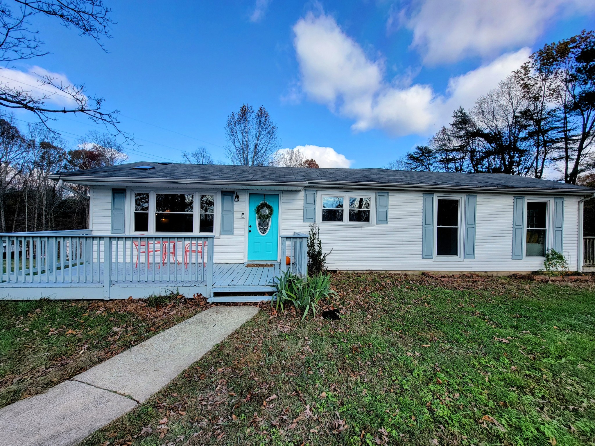 185 B Y Brown Road Charlotte, TN 37036 - Photo 5 of 52 a front view of a house with garden