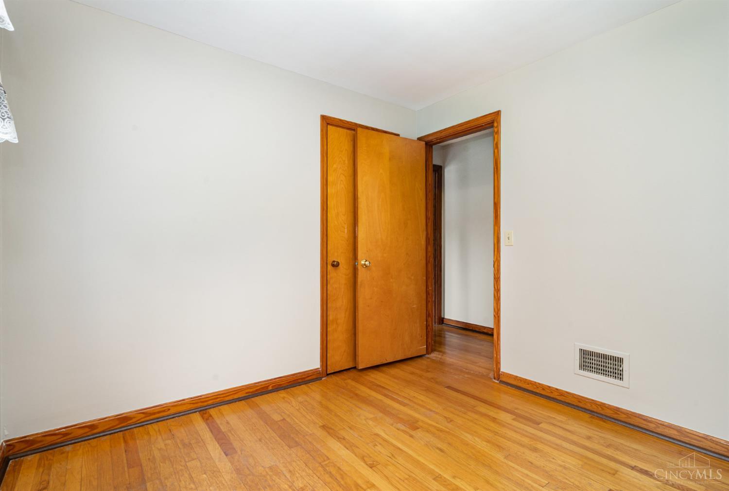 5025 Boomer Road Cincinnati, OH 45247 - Photo 14 of 22