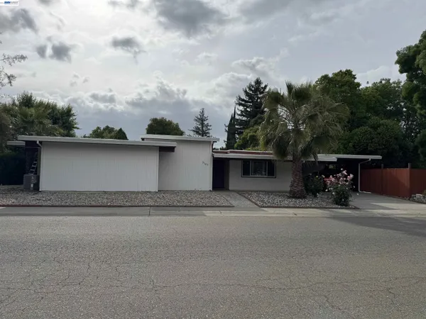 $727,000 | 3107 Corona Drive, Davis, CA 95616