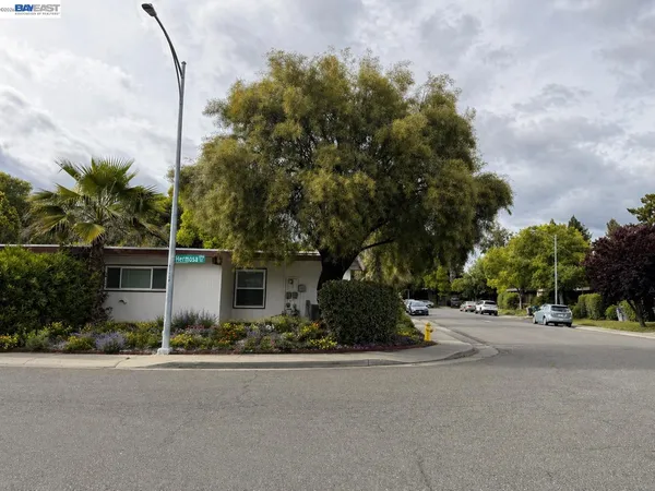 $727,000 | 3107 Corona Drive, Davis, CA 95616