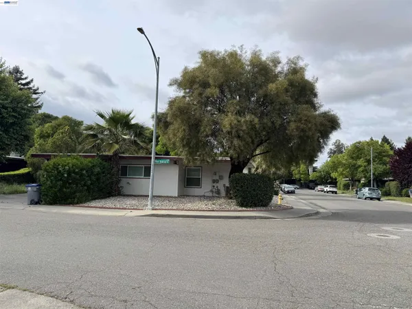 $727,000 | 3107 Corona Drive, Davis, CA 95616