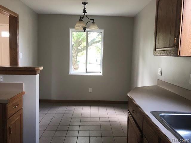 12864 Rosedale Street Southgate, MI 48195 - Photo 12 of 22 12.jpg