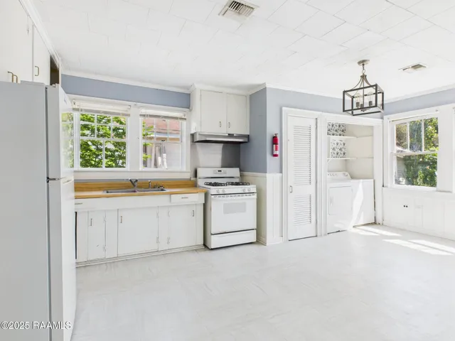 $995 | 131 Washington Street, St. Martinville, LA 70582