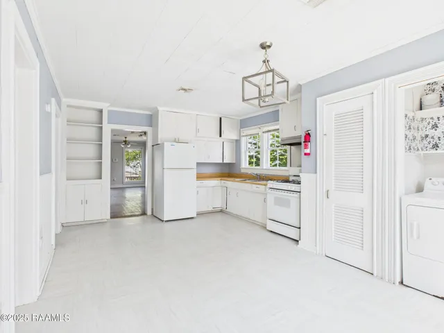 $995 | 131 Washington Street, St. Martinville, LA 70582