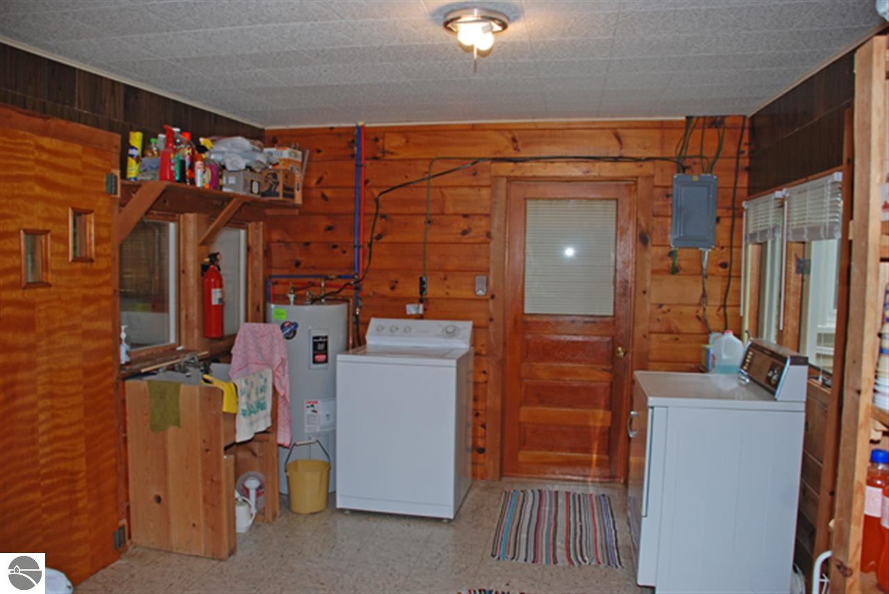 12393 Bluff Road Traverse City, MI 49686 - Photo 20 of 29 1775112-19.JPG