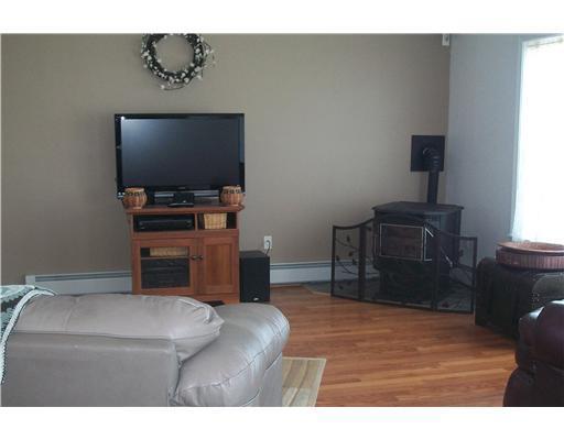 570 Wing Road Hermon, ME 04401 - Photo 7 of 25 Living Room.