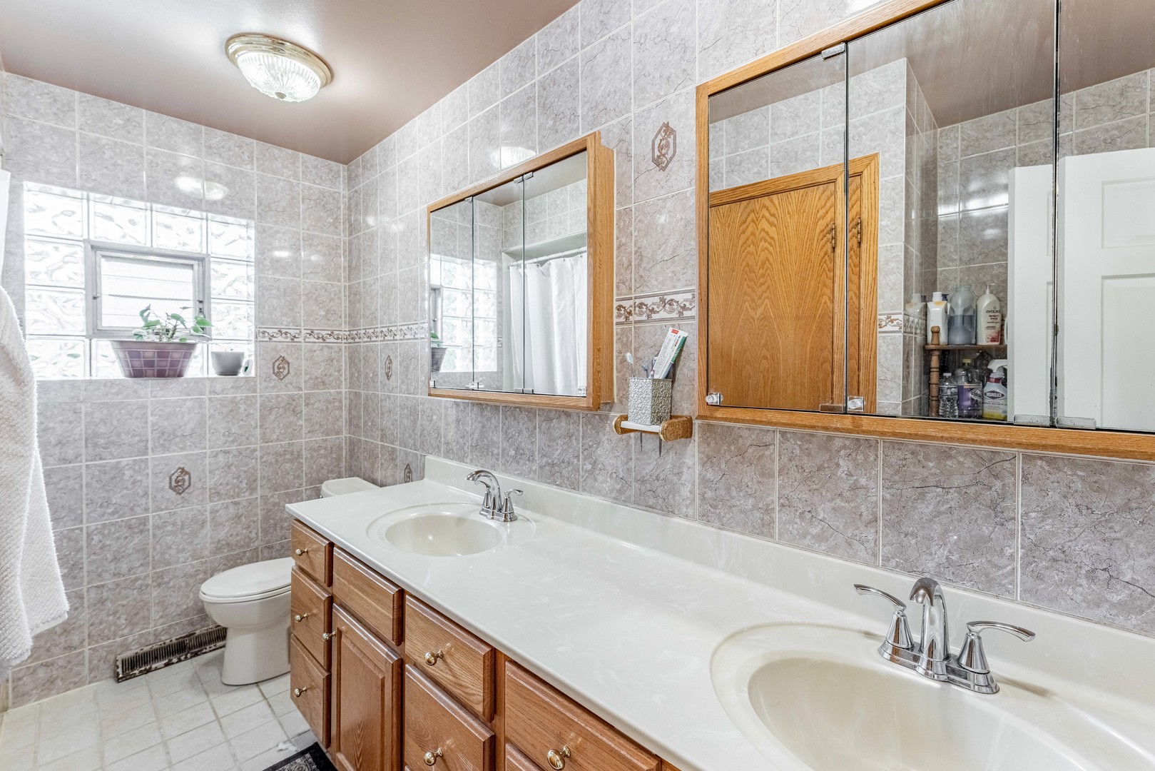 433 Cherry Hill Drive Addison, IL 60101 - Photo 12 of 35