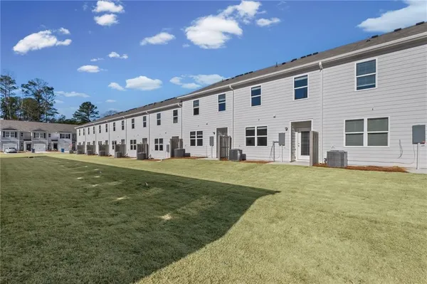 a view of a house with backyard and porch