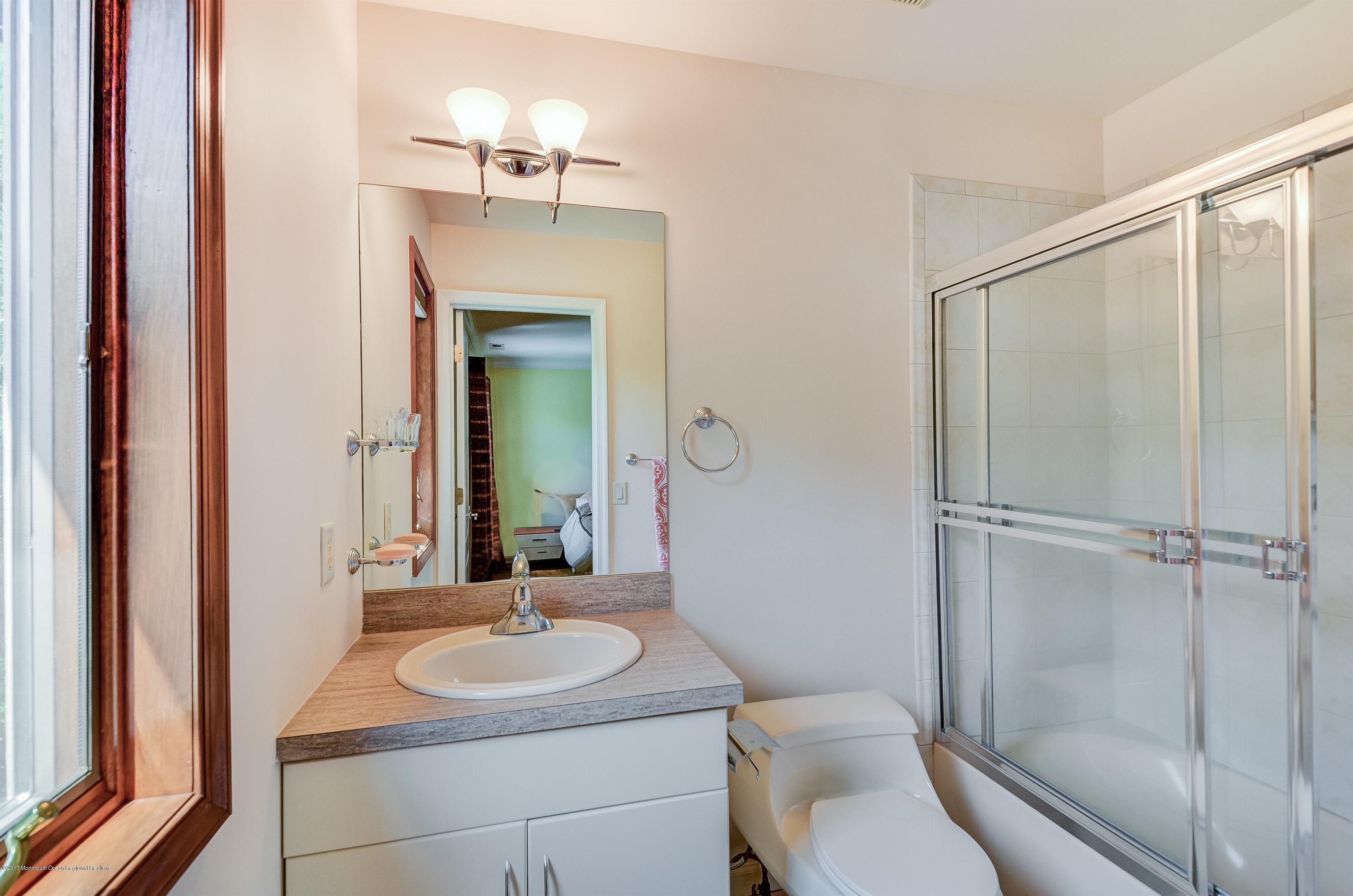 7 McCampbell Road Holmdel, NJ 07733 - Photo 29 of 54 Full Bathroom