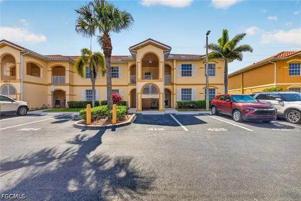 $135,000 | 950 Hancock Creek S Boulevard, Unit 425, Cape Coral, FL 33909