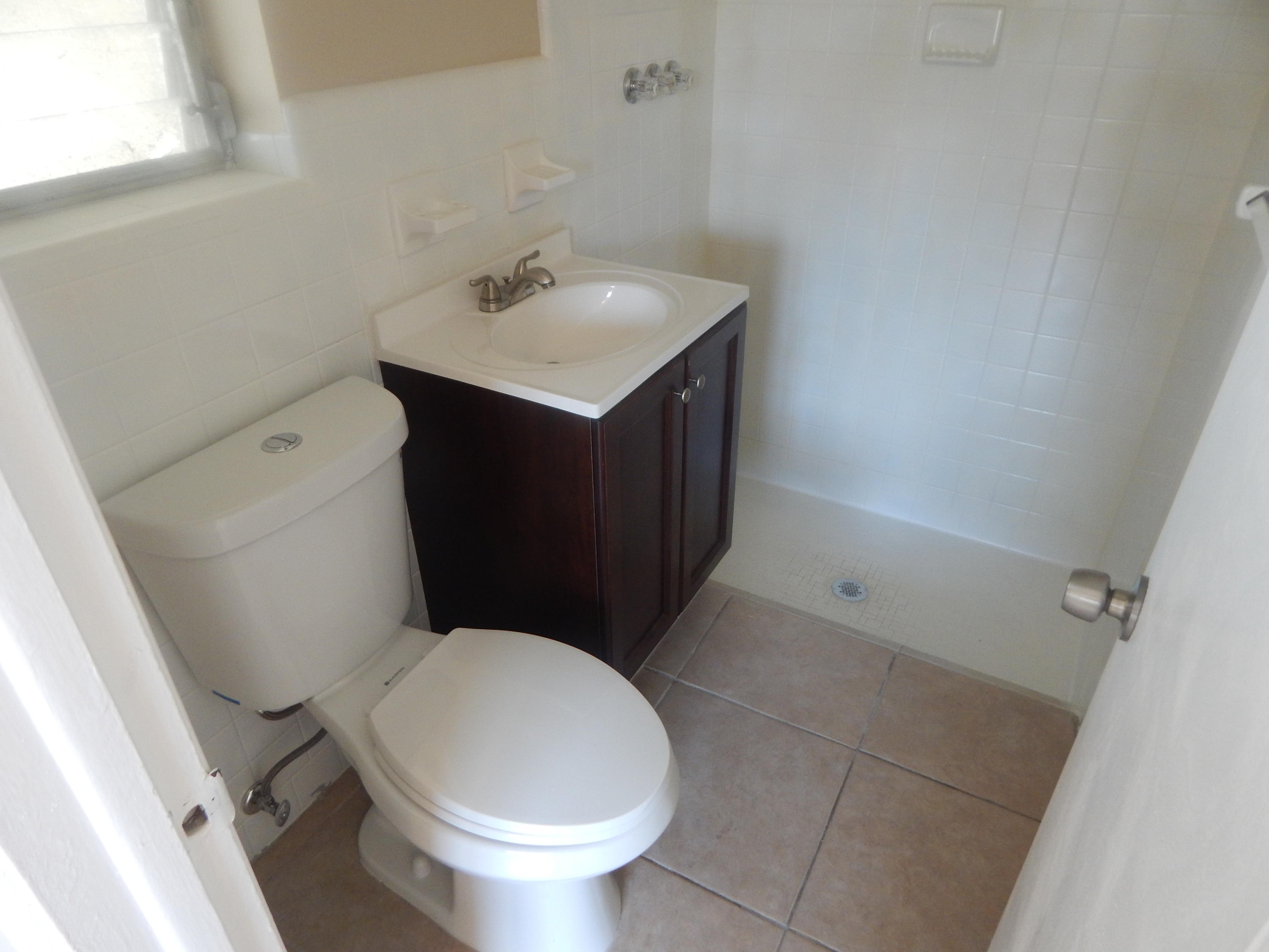 330 West 18th Street Riviera Beach, FL 33404 - Photo 4 of 7 DSCN1114