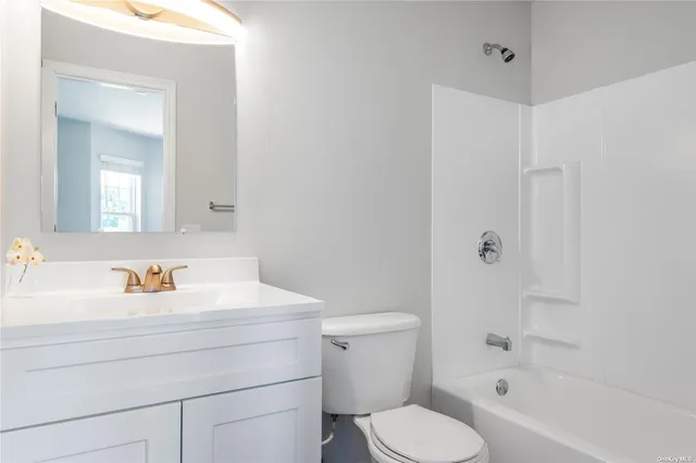 $3,200 | Undisclosed Address, East Moriches, NY 11940