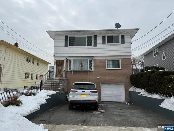$2,900 | 17 Daka Court, Unit 2, Bloomfield, NJ 07003