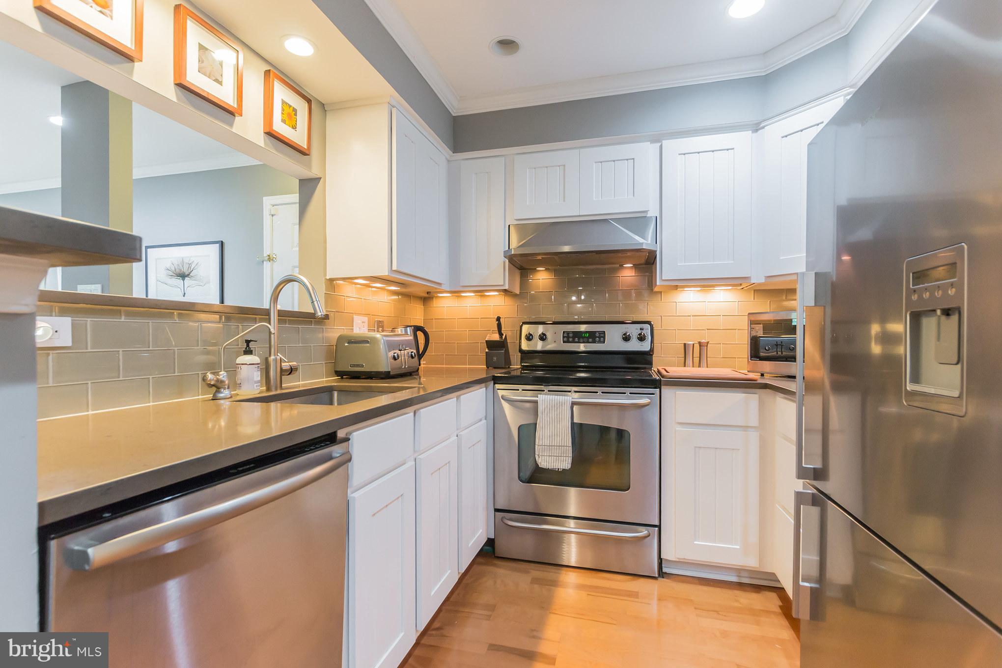 2224 Springwood Drive, Unit H Reston, VA 20191 - Photo 13 of 30 Kitchen