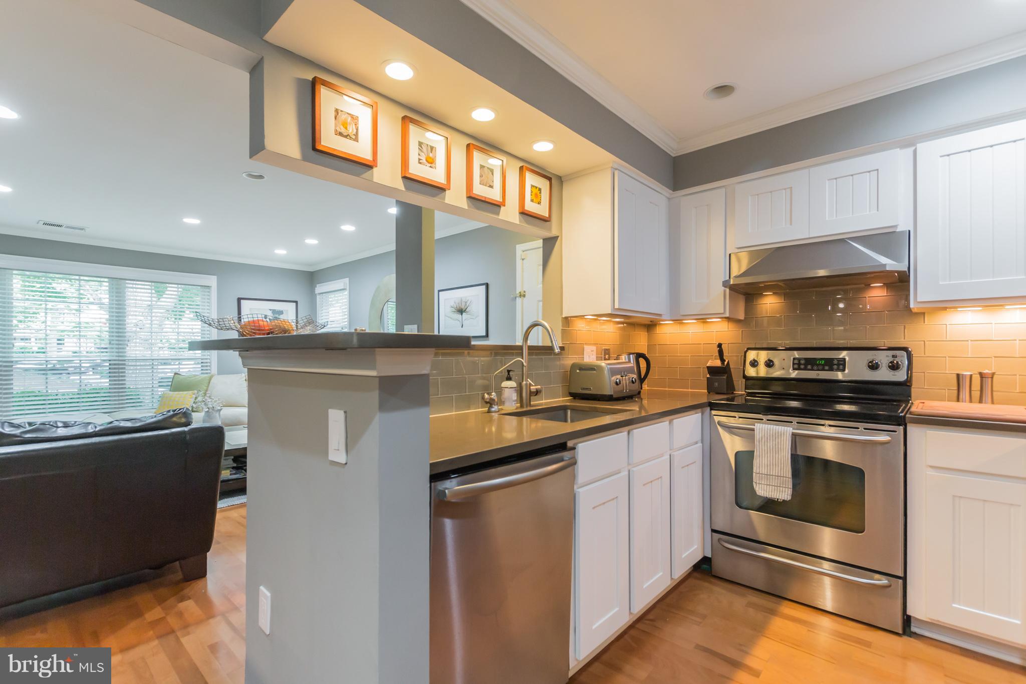 2224 Springwood Drive, Unit H Reston, VA 20191 - Photo 14 of 30 Kitchen