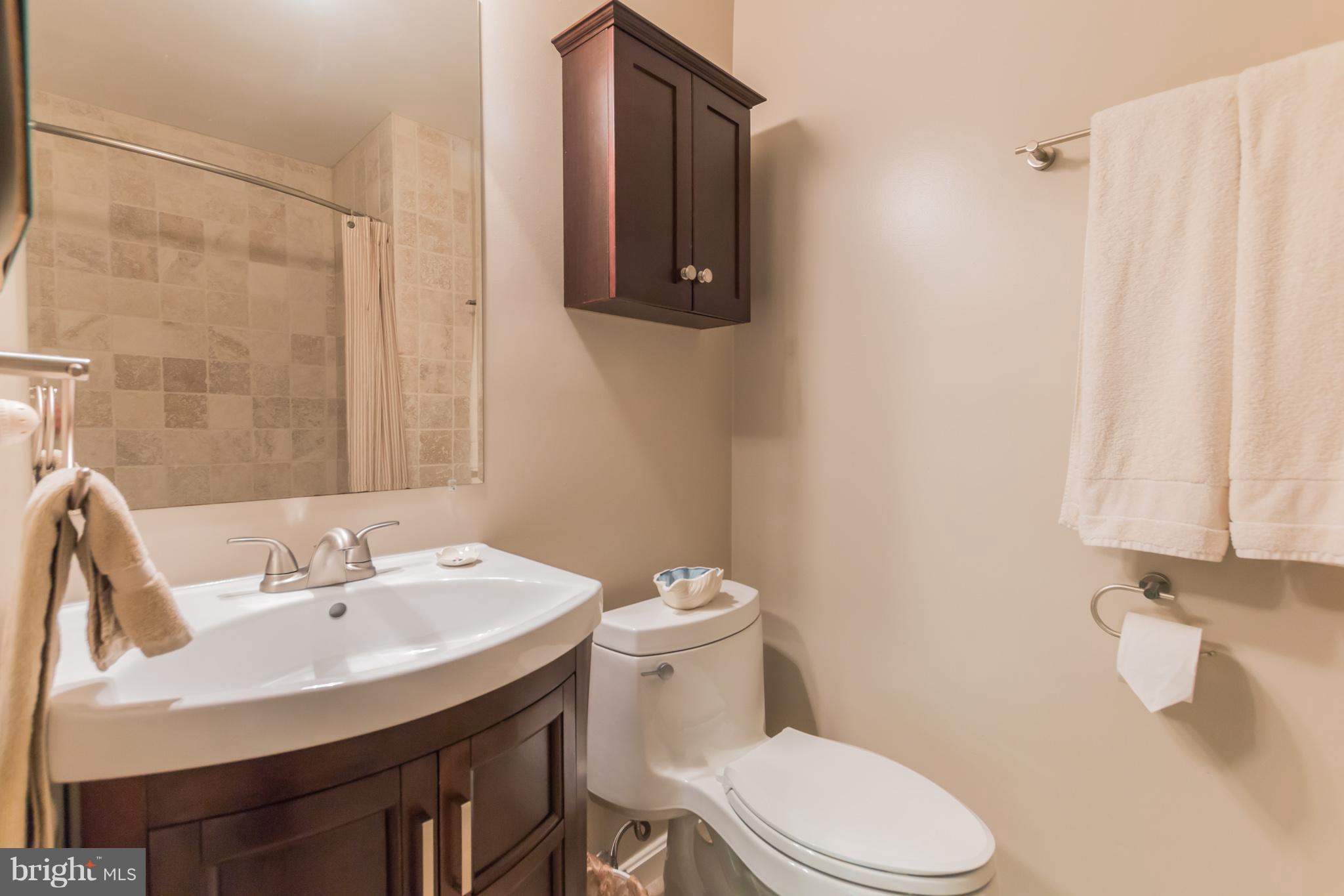 2224 Springwood Drive, Unit H Reston, VA 20191 - Photo 22 of 30 Bath