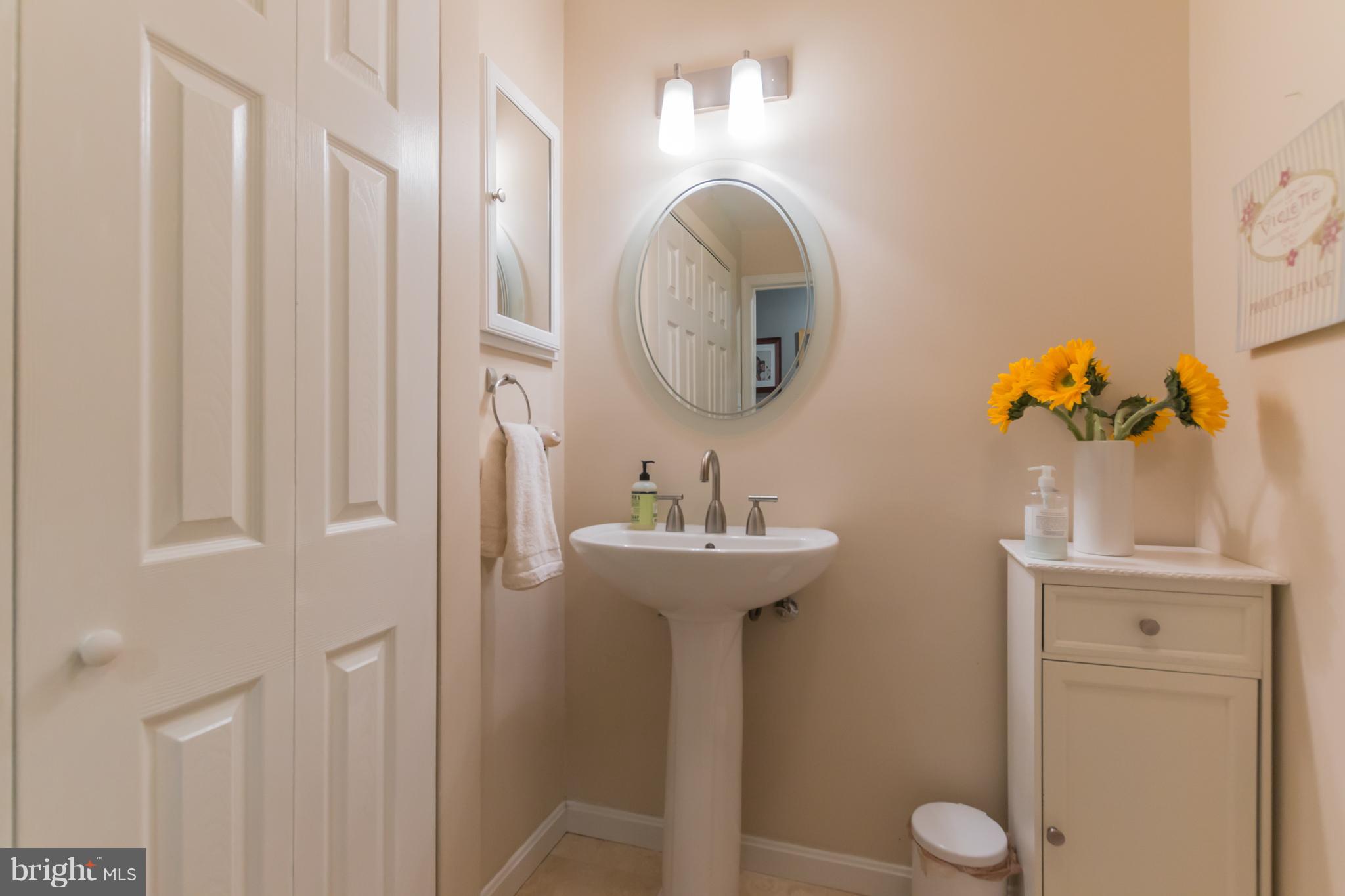 2224 Springwood Drive, Unit H Reston, VA 20191 - Photo 24 of 30 Bath