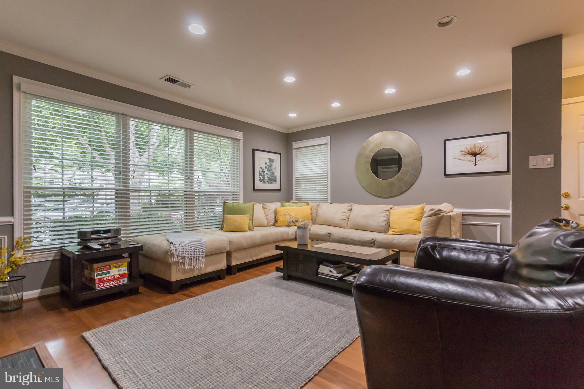 2224 Springwood Drive, Unit H Reston, VA 20191 - Photo 4 of 30 Living Room