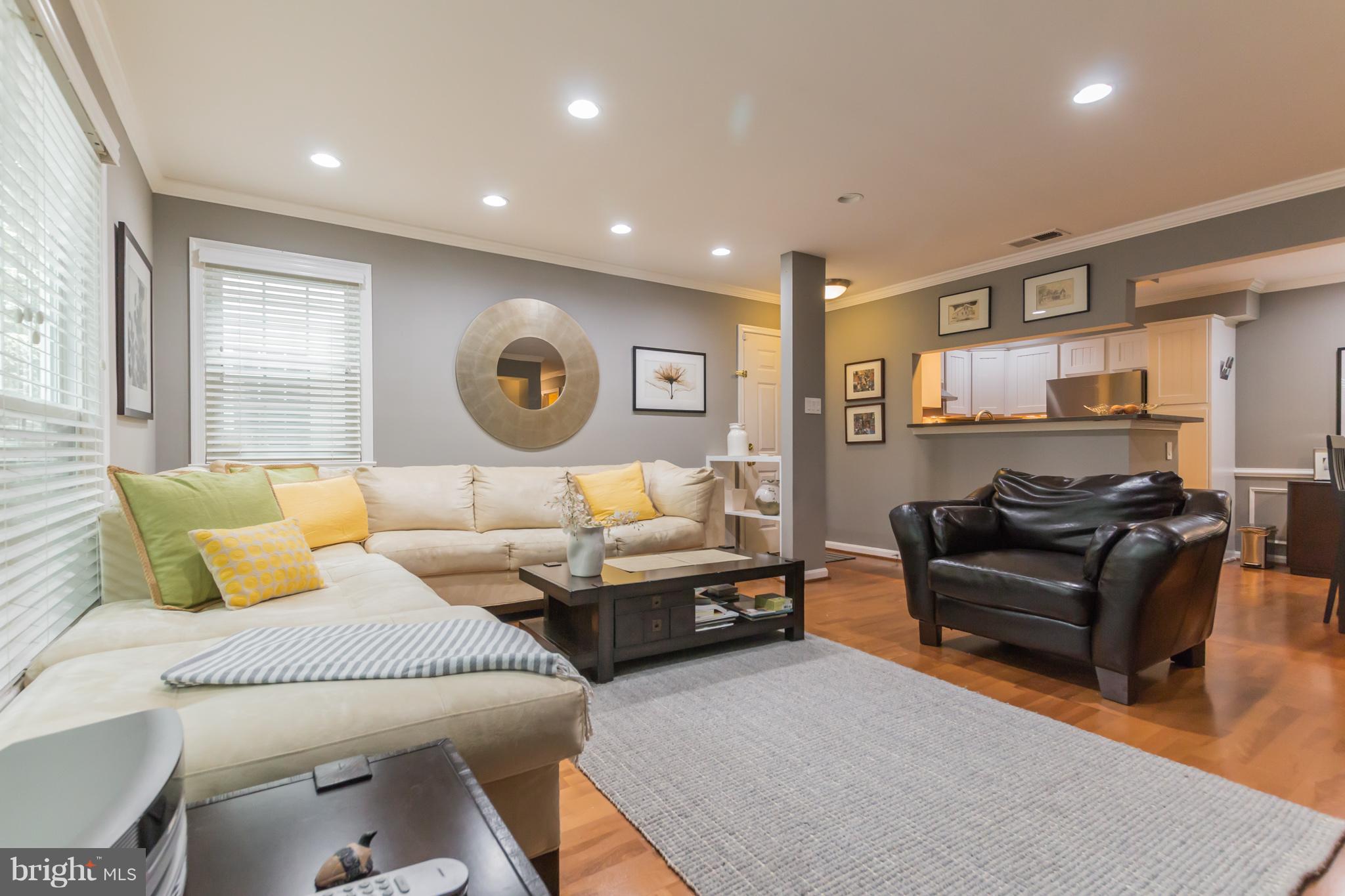 2224 Springwood Drive, Unit H Reston, VA 20191 - Photo 6 of 30 Living Room
